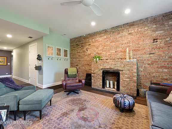 3rd image of 815 E Drexel Sq Unit 2