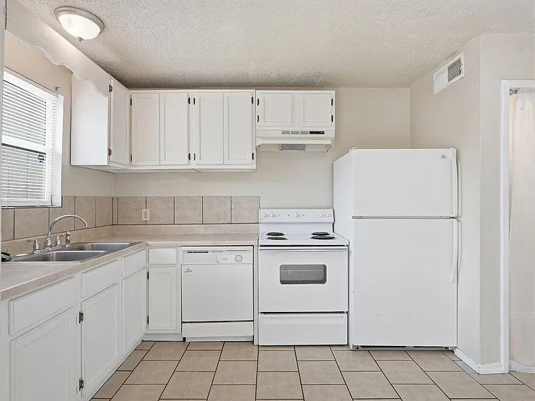 1373 Oakbluff Dr — Photo 8