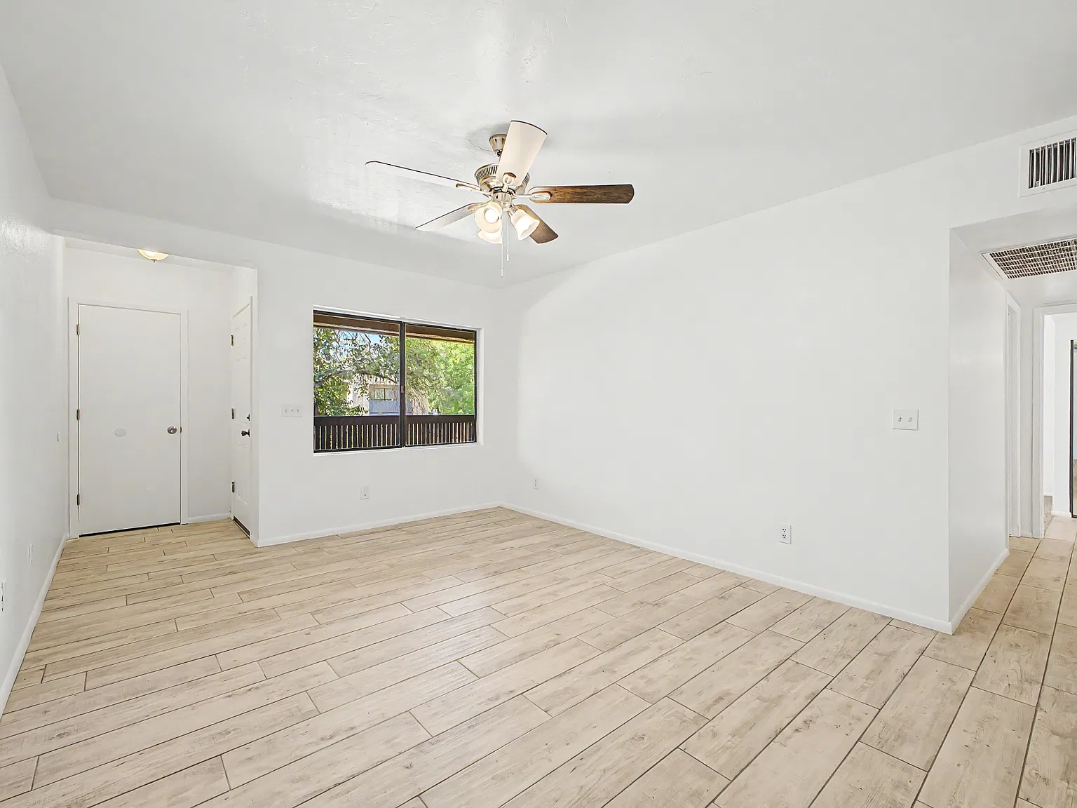 2 bed, 886 sqft, $1,195 — Photo 1