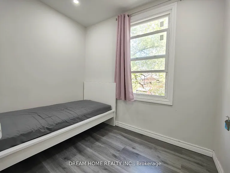 29 Glasgow St #2 — Photo 12