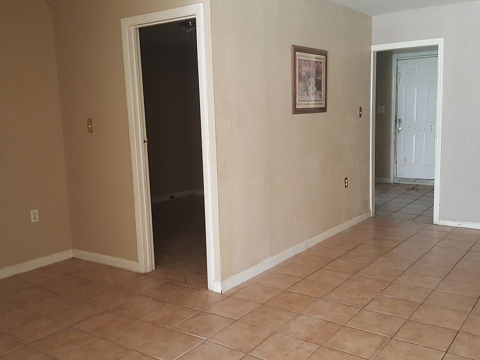 2nd image of 109 N Askew Ave