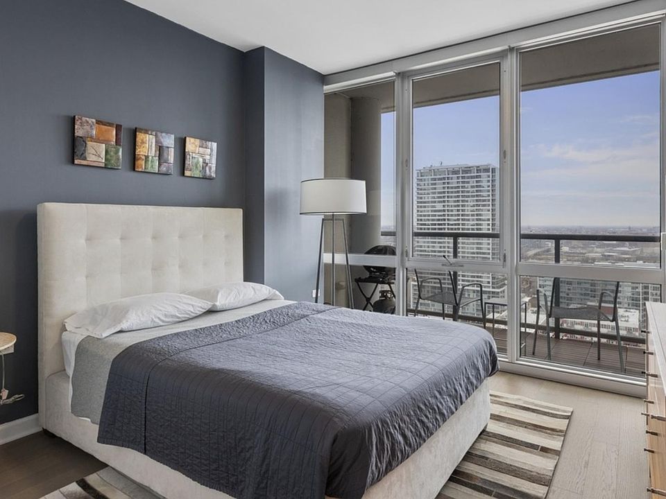 1st image of 1629 S Prairie Ave #2210