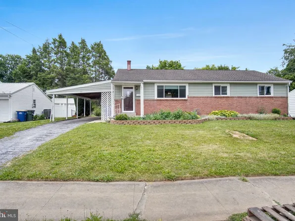 13 Rockaway Dr, Camp Hill, PA 17011