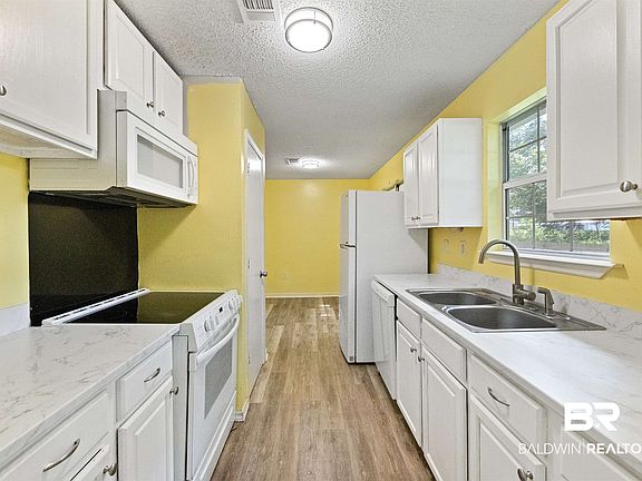 5th image of 26010 Hunter Ln