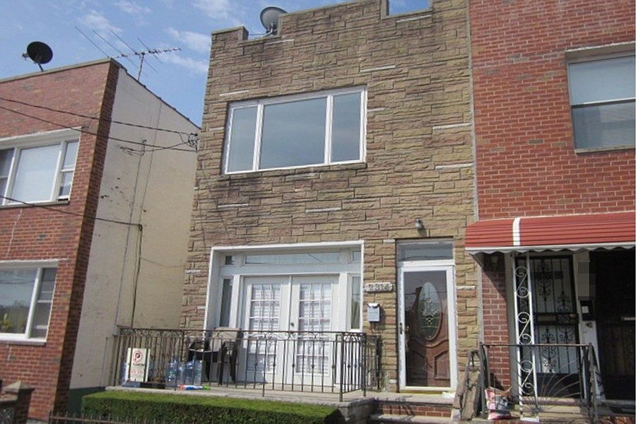 2nd image of 2314 E 3rd St