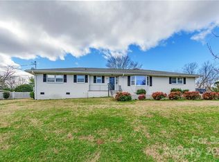 110 Lakeside St, Dallas, NC 28034