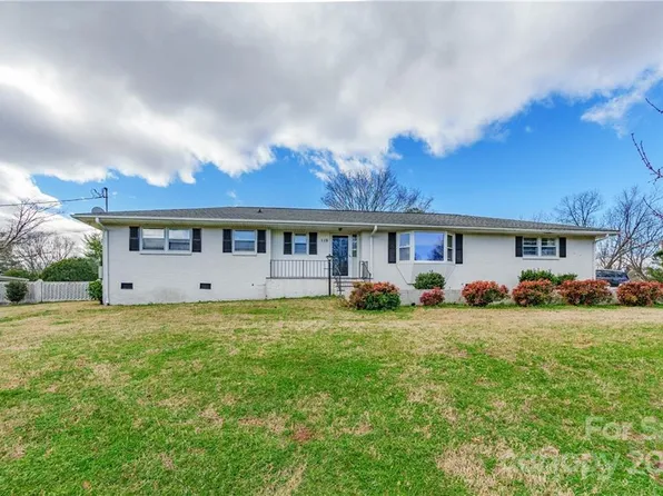 110 Lakeside St, Dallas, NC 28034