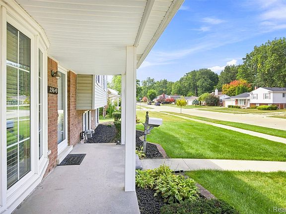 3rd image of 29649 Linda St