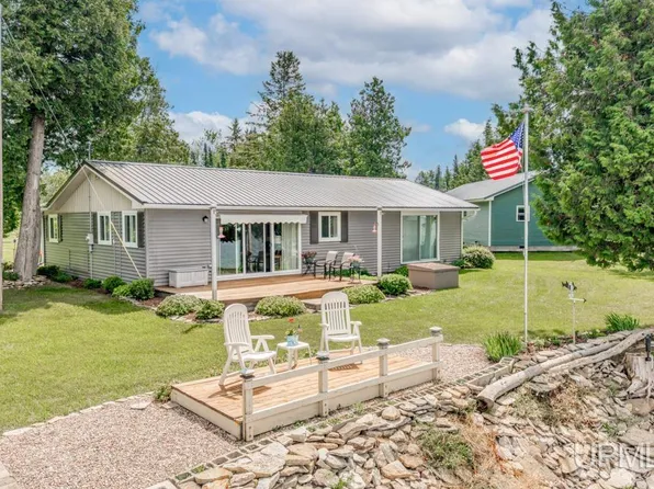 4301 Deerfield T Ln, Rapid River, MI 49878