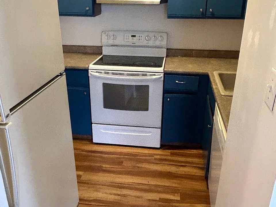807 Christopher Pl #B
