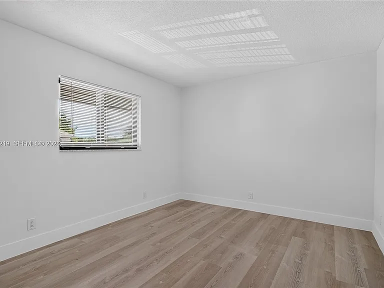 615 NE 26th St #7 — Photo 11