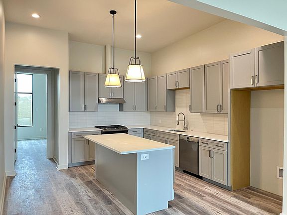 2nd image of 4759 Algiers St #110