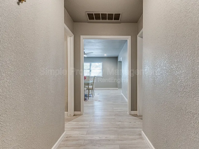 4136 NW 61st Ter — Photo 3