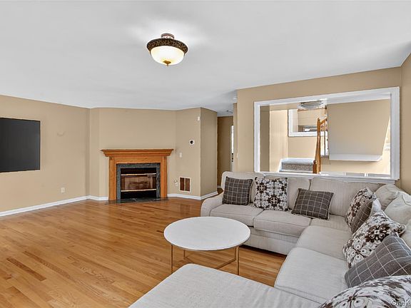 5th image of 115 Delafield Lane