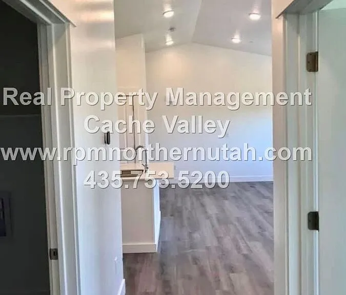 163 E 550 N #301 — Photo 22