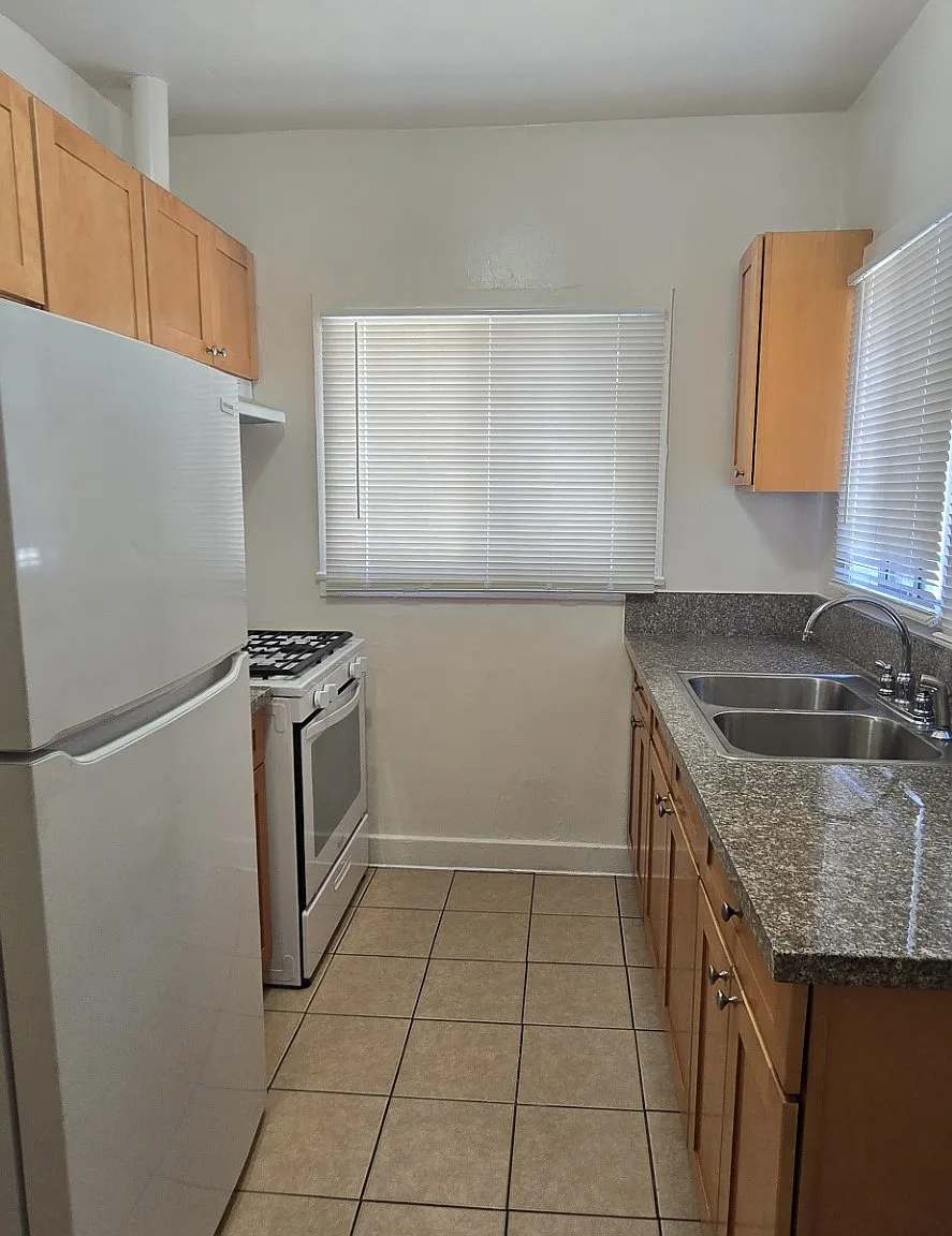 2 bed, 900 sqft, $2,800 — Photo 1