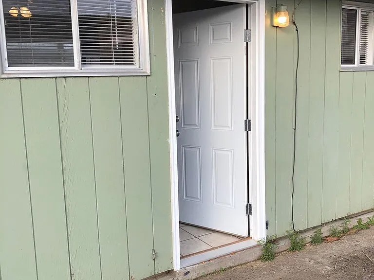 825 Waverly Dr SE — Photo 13