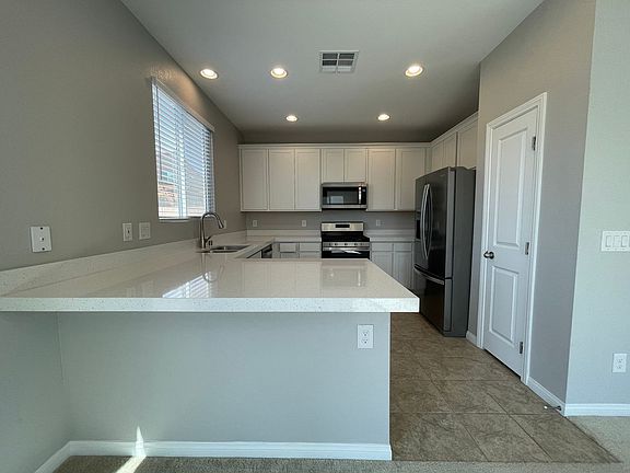 4th image of 1203 Cactus Needle Ave