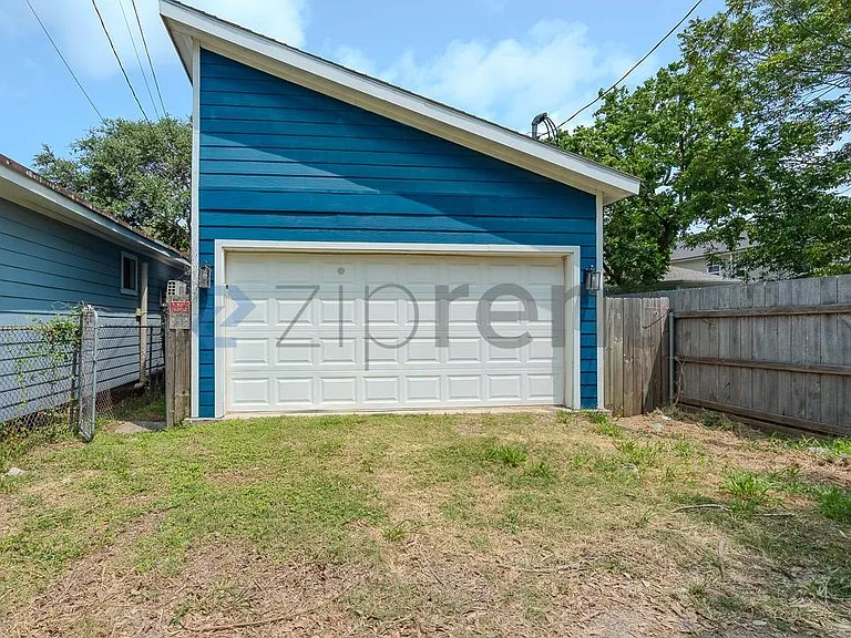 4123 Avenue M 1/2 — Photo 27