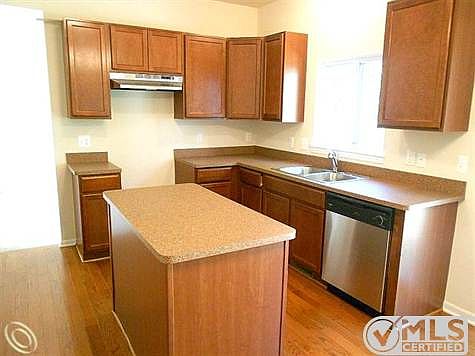 kitchen..JPG