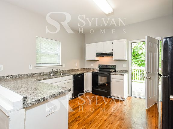 5th image of 1014 Ada Ave NW