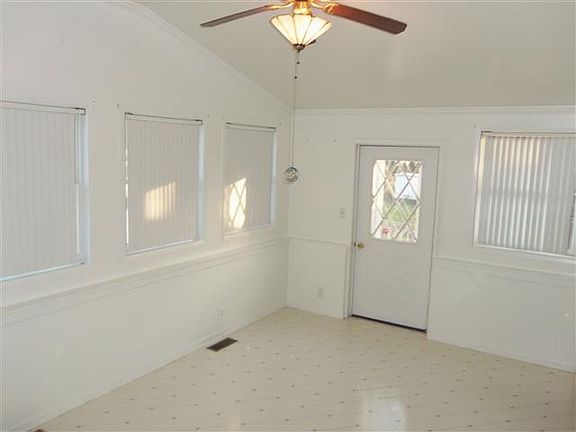 5th image of 2512 Frances Ave