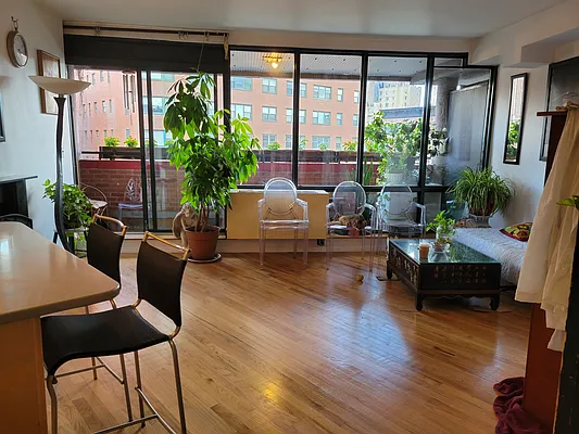 Rented by Chartwell Manhattan Realty | media 13