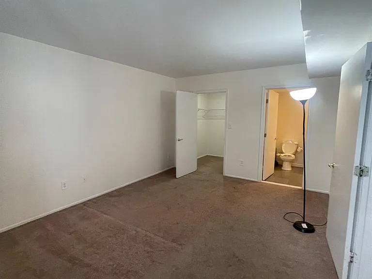 1503 Plymouth Rd — Photo 11