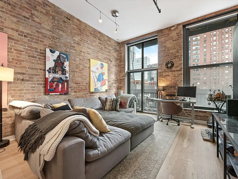 300 W Grand Ave #307 — Photo 3