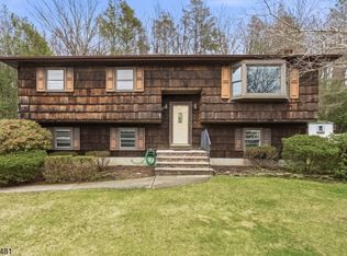 9 Hemlock Dr, Franklin Boro, NJ 07416