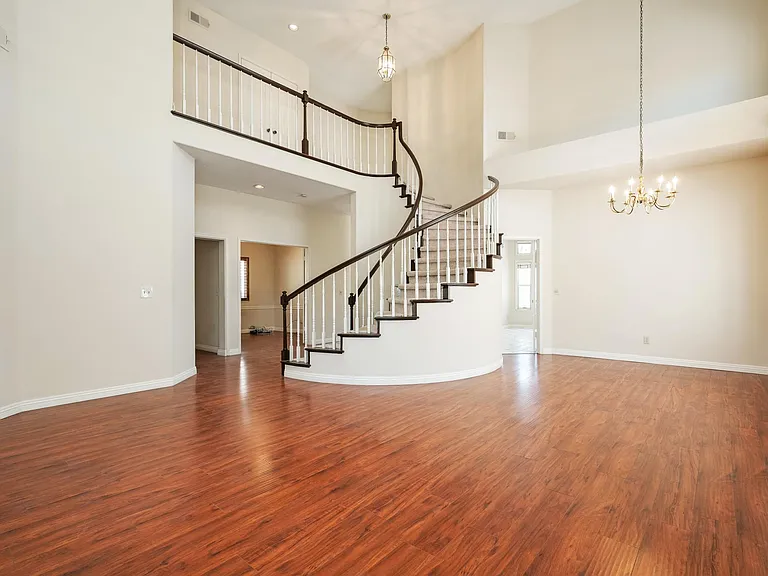 11718 Windcrest Ln — Photo 8