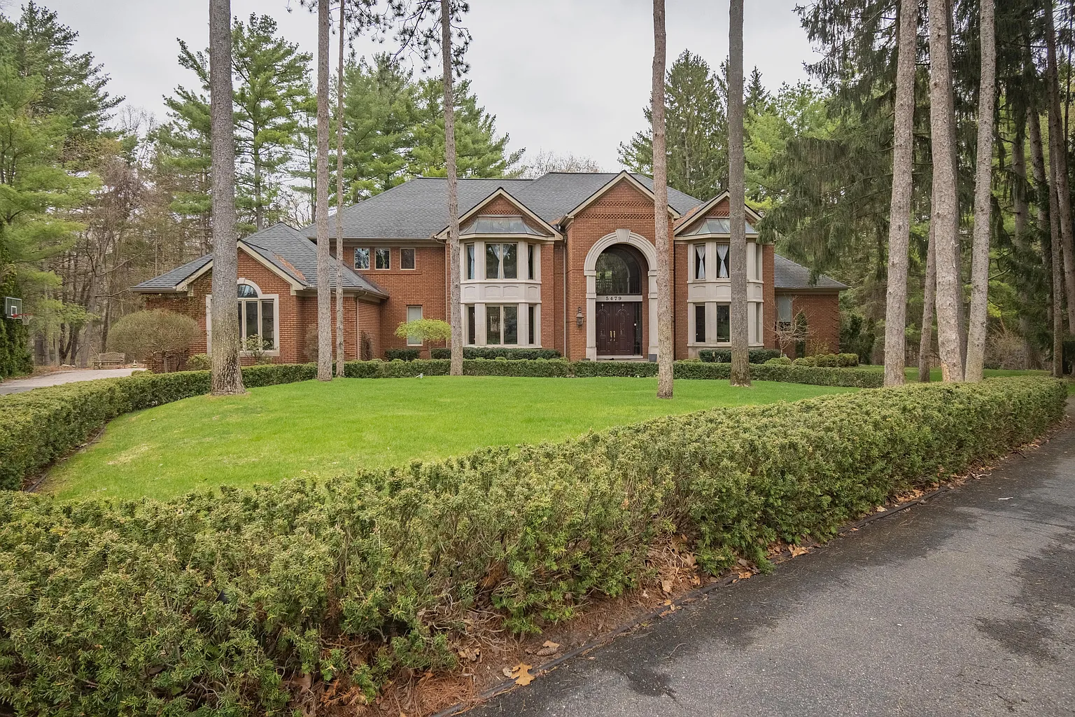 5479 River Ridge Dr photo 1