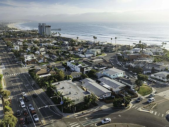 3rd image of 4980-82 La Jolla Blvd