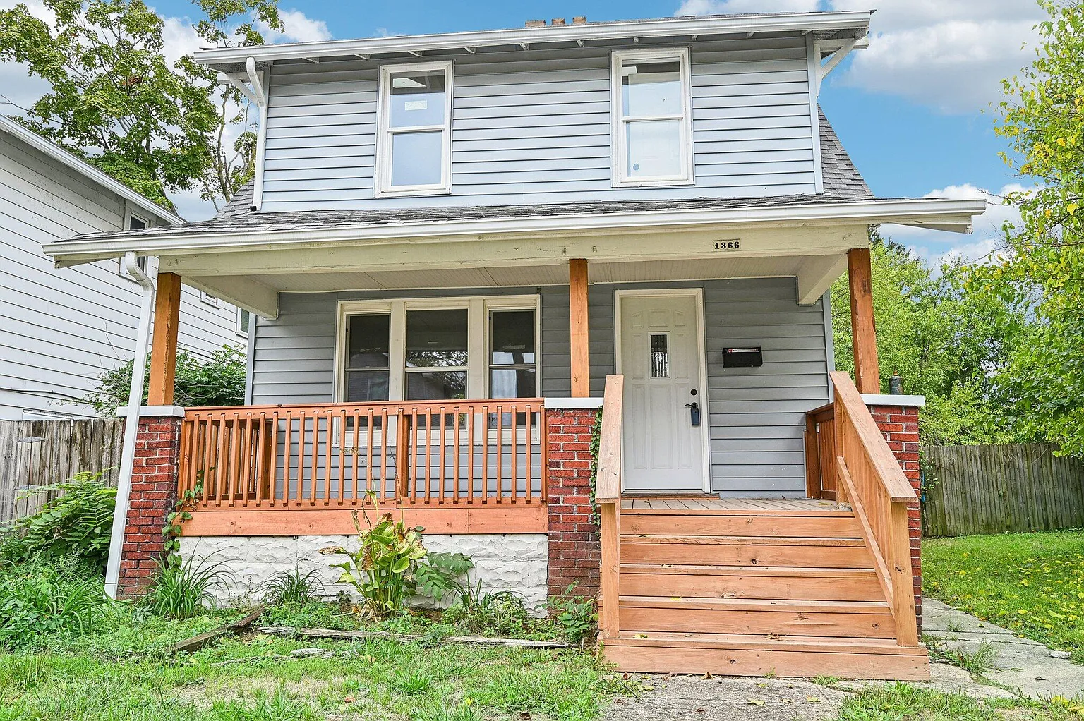1366 Oakwood Ave photo 1