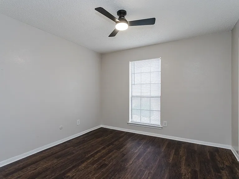 4617 Olympia Dr — Photo 35