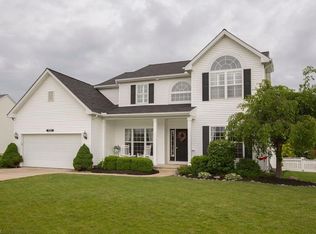 37212 Stone Creek Dr, North Ridgeville, OH 44039