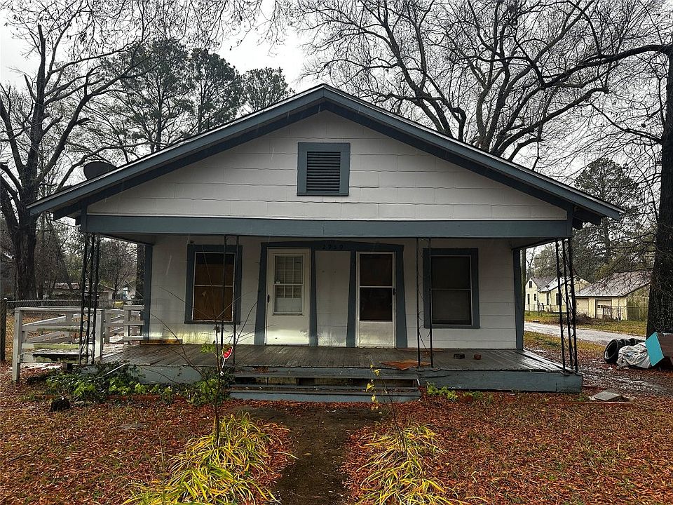 1st image of 2959 Desoto St