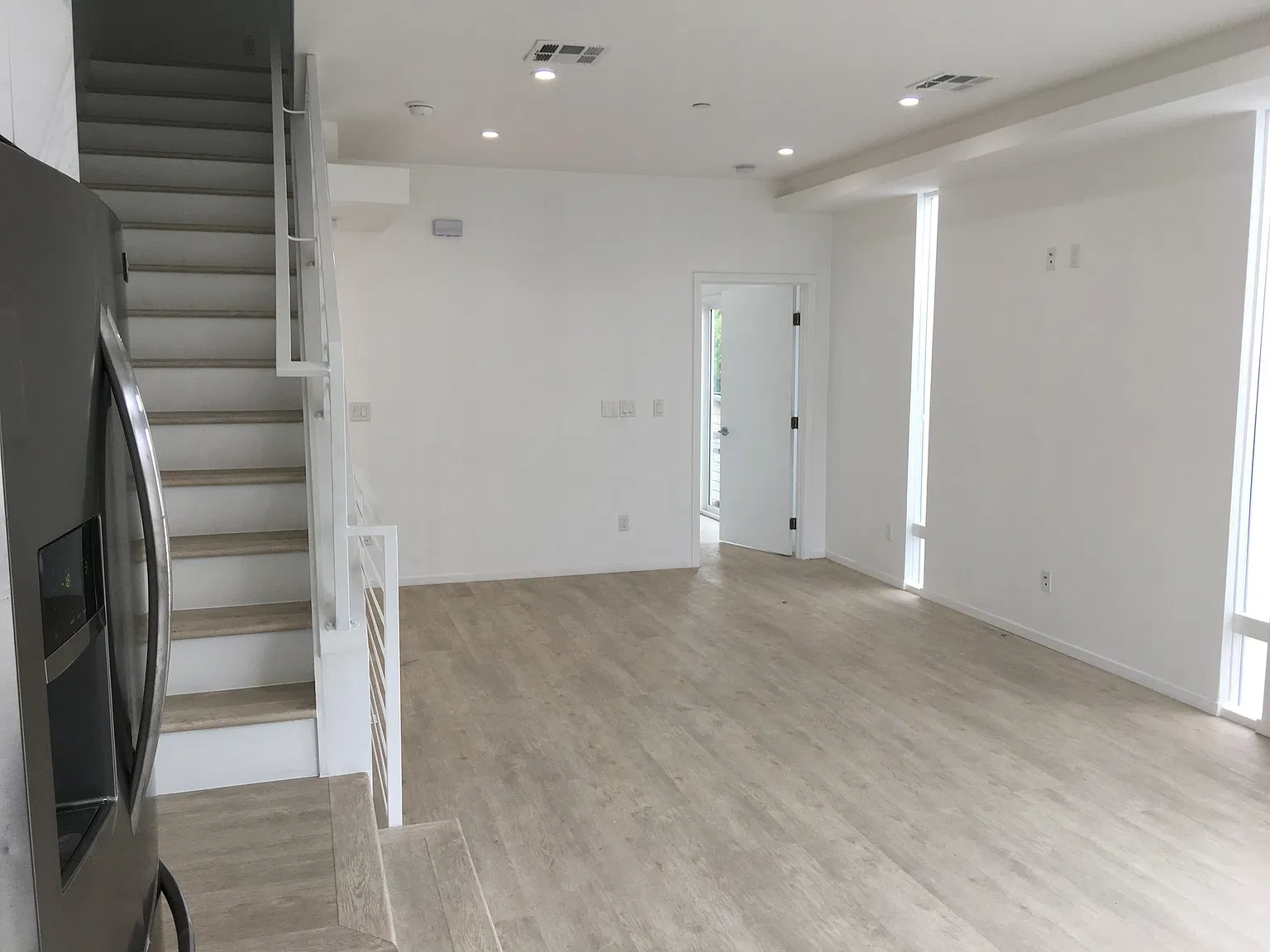 3 bed, 2.5 bath, 1518 sqft, $4,400 — Photo 3
