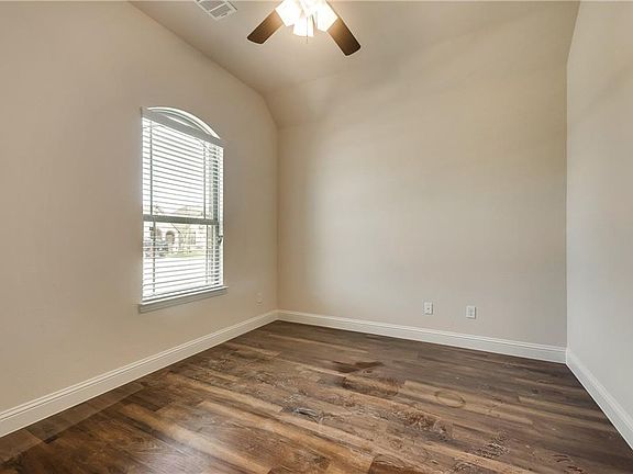 4th image of 12324 Cedar Knoll Dr