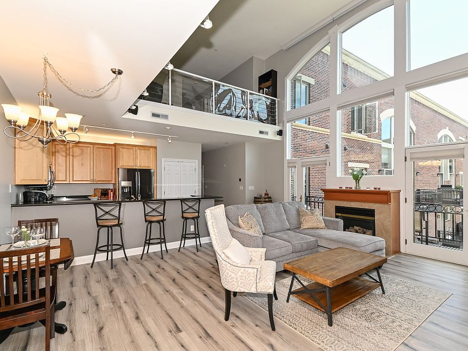 1st image of 1515 N Van Buren St APT 506