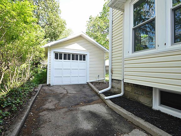 2nd image of 710 W Park Dr