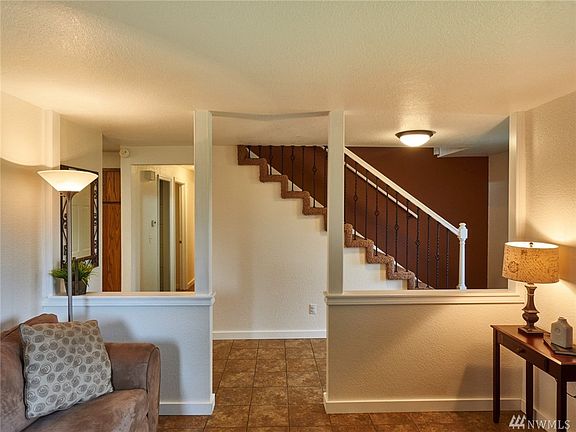 3rd image of 422 Charwila Ln