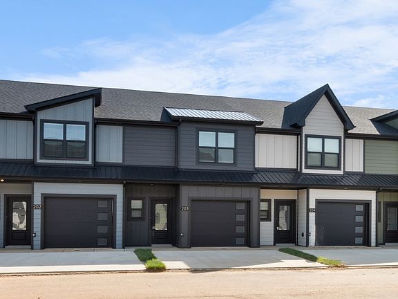 2nd image of 203 Jonathan Wade Cir
