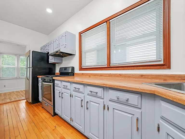 2444 W Gunnison St #1 — Photo 9