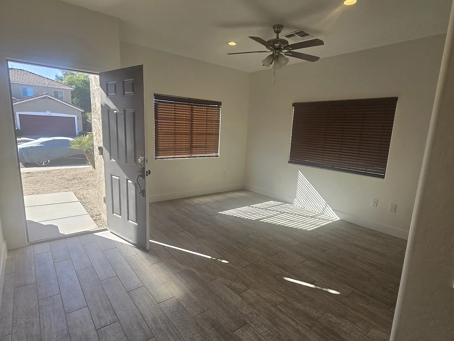 15334 W Acapulco Ln — Photo 2