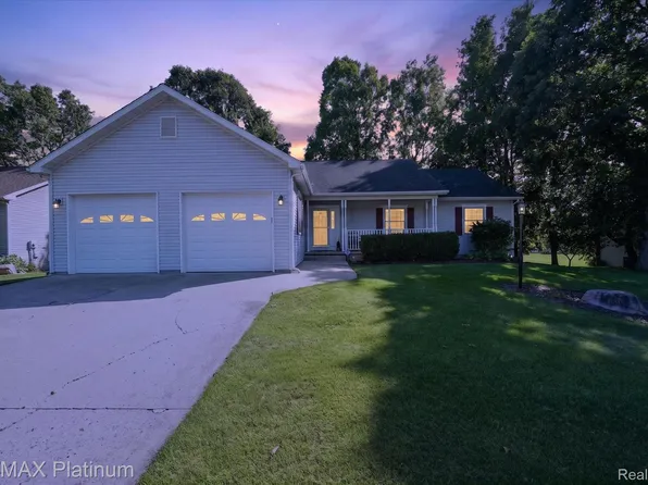 2410 Chestnut Bnd, Howell, MI 48855