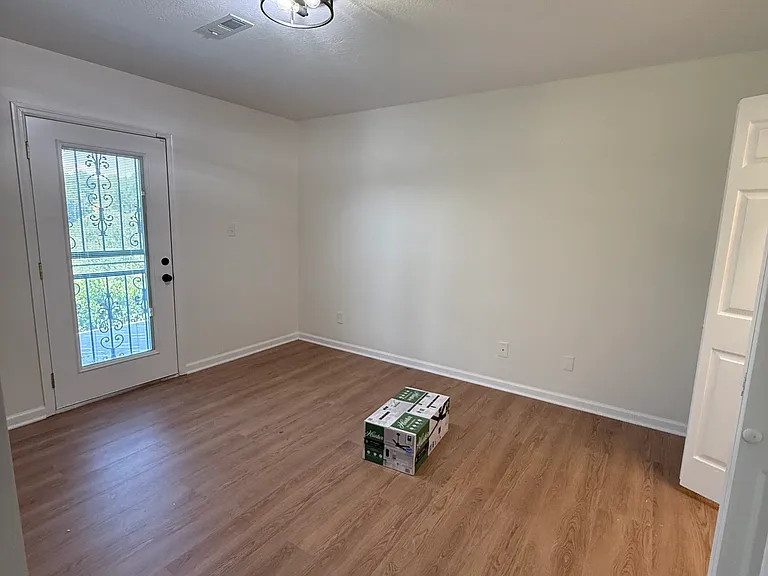 Downstairs : 2nd Bedroom