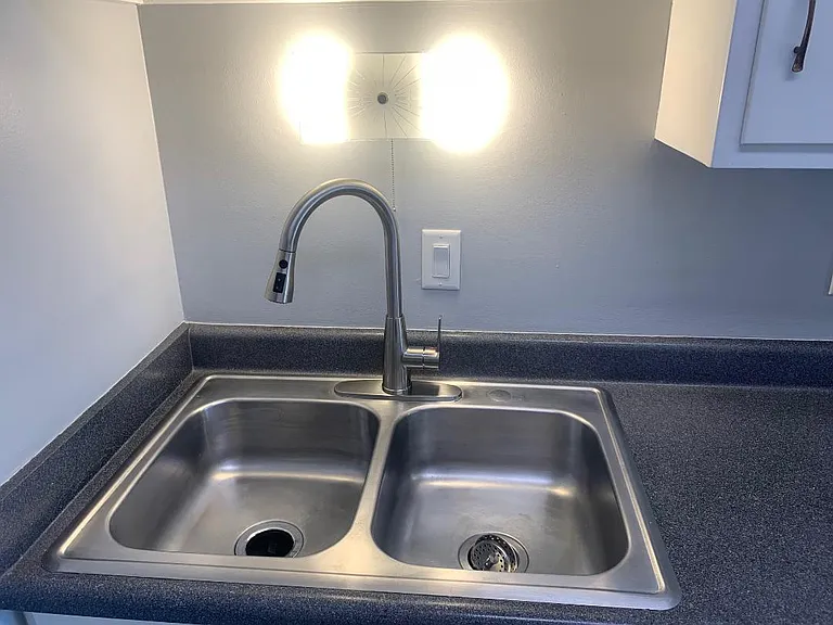 727 W Riverview Ave #405 — Photo 7