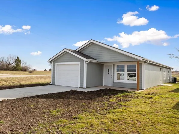 1701 Elderberry Ln, Ottawa, KS 66067