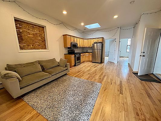 4th image of 765 Jefferson Ave #3